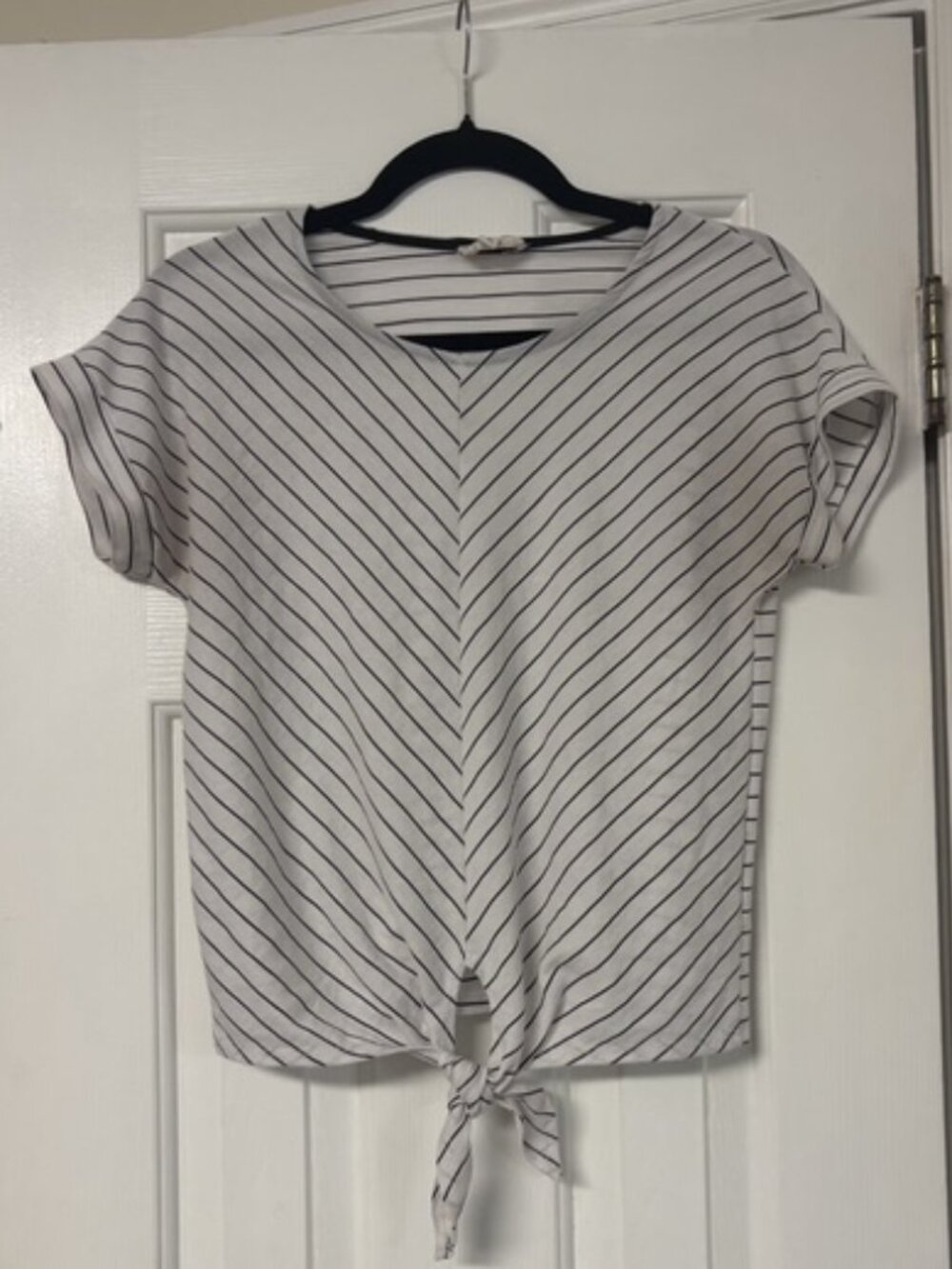 New & Next Striped Tie Front Top V Neck Short Sleeve Small